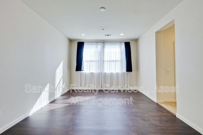 Building Photo - 894 Font Ter