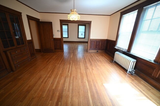 Building Photo - 88 Central St