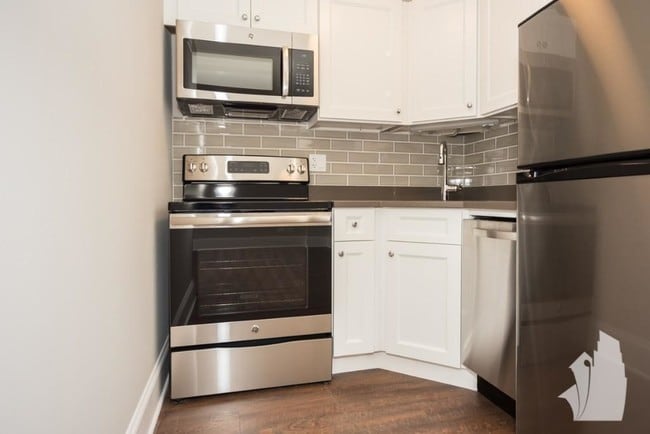 Foto del edificio - 817 W Lakeside Pl