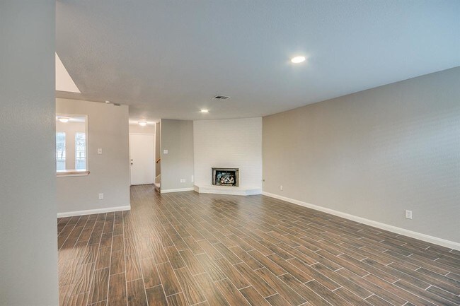 Building Photo - 15 River Creek Way