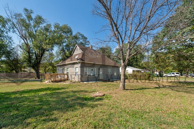 Building Photo - 2551 S Laura St