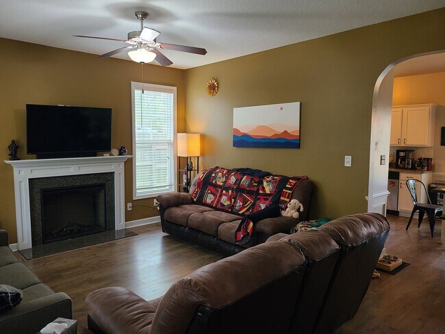 Building Photo - 4 Bed, 2.5 Bath located in The Village in Folkstone Community - Holly Ridge