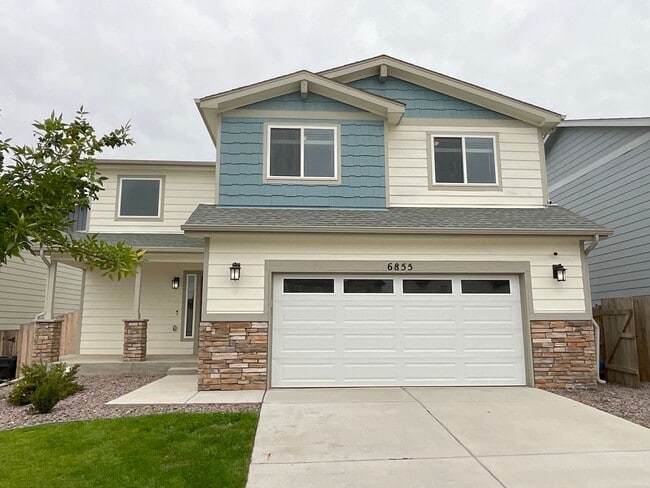 3 Bedroom Home Available Near S Powers Blv... - 3 Bedroom Home Available Near S Powers Blv...