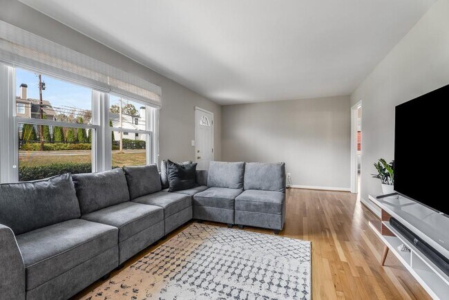 Foto del edificio - 4119 North Cooper Lake Rd SE