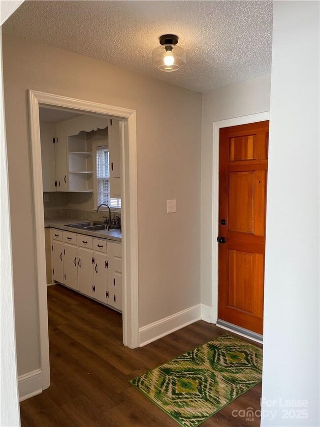 Building Photo - 3847 Whitehall Dr
