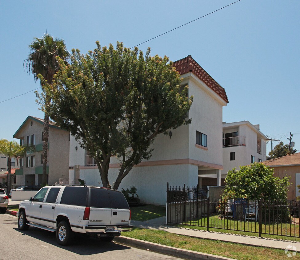Building Photo - 4840 W 118th St