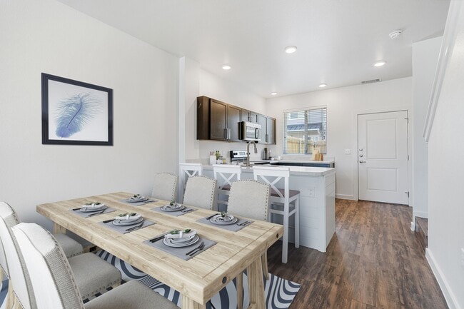 Building Photo - Townhomes at Twenty01