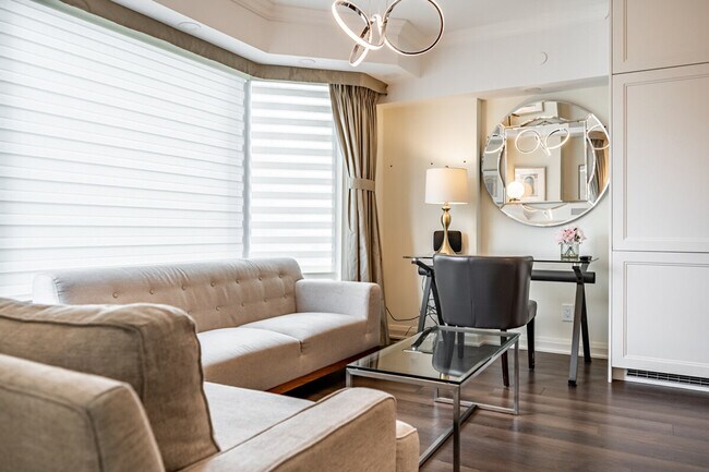 Photo du bâtiment - 155 Yorkville Ave