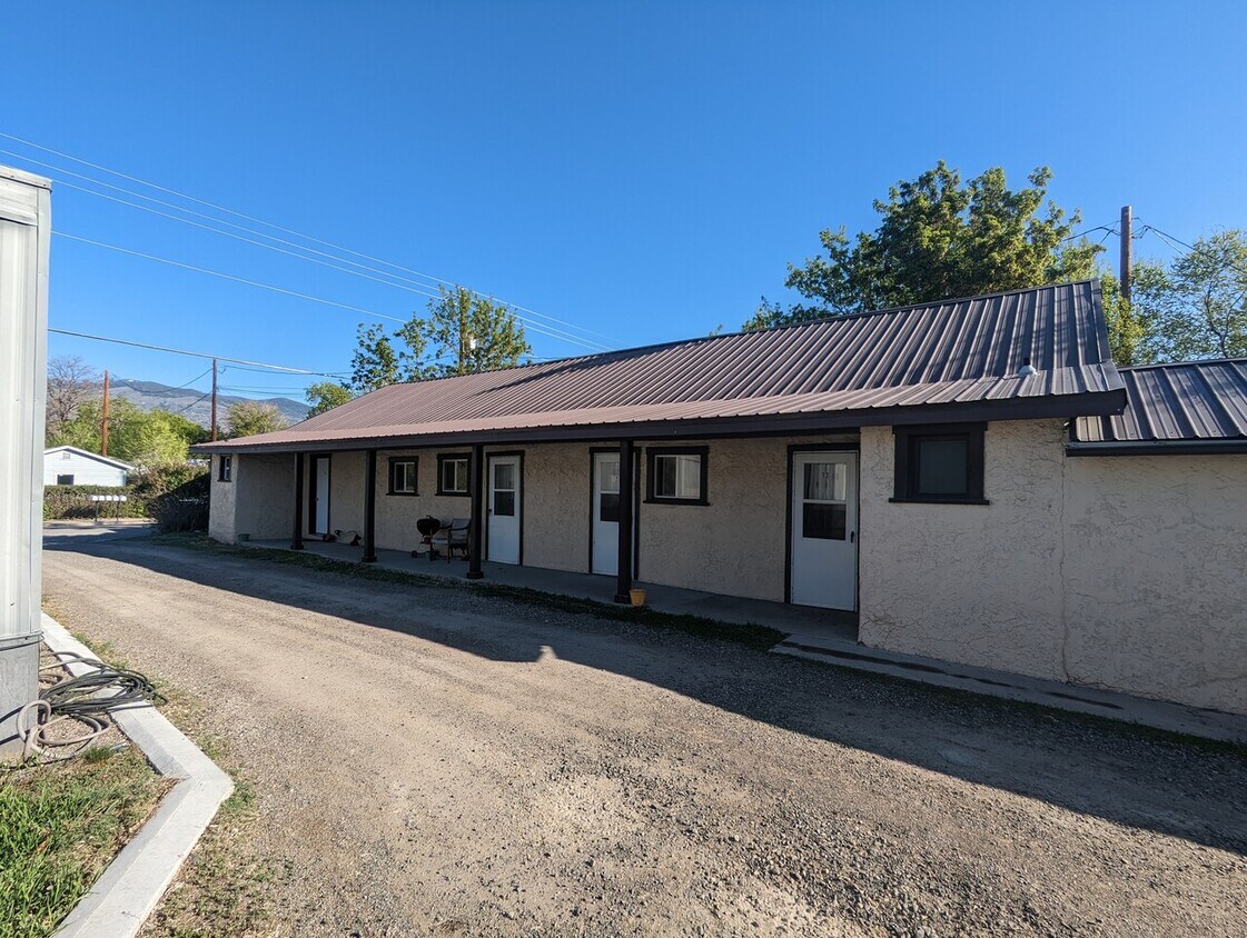 Building Photo - Salmon 6