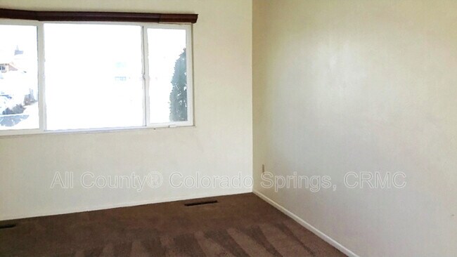 Foto del edificio - 3545 Bridgewood Ln
