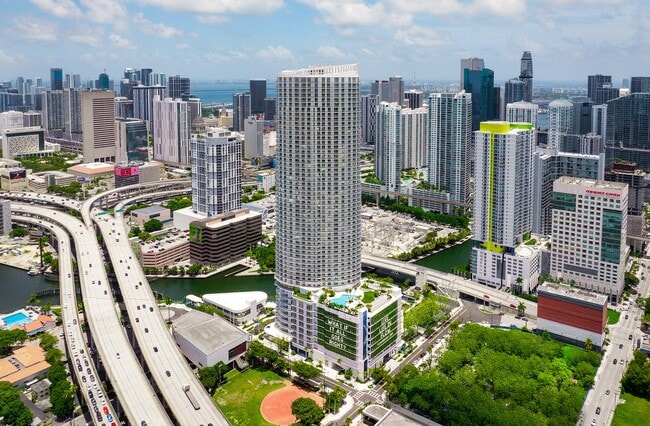 Building Photo - Flow Brickell
