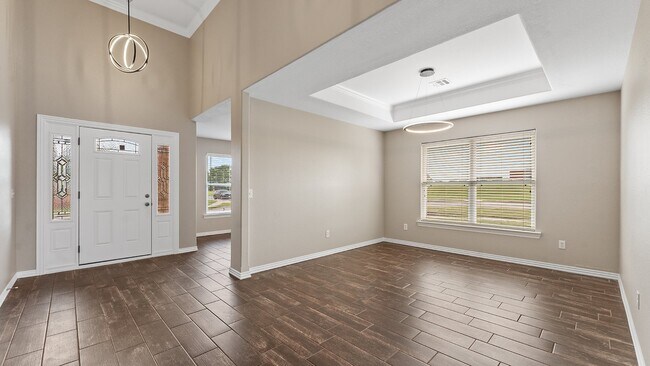 Building Photo - Experience Luxury Living at 750 Saddlehorn...