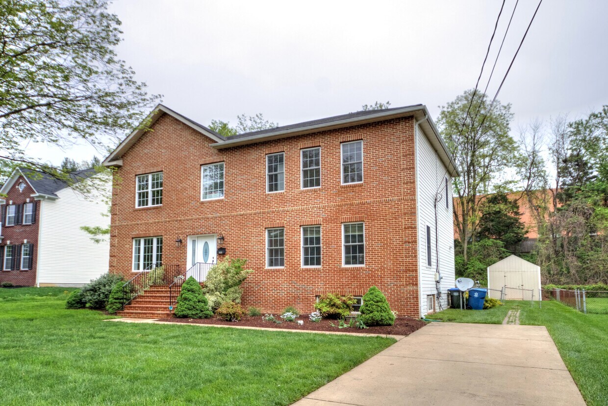 5315 Queensberry Ave, Springfield, VA 22151 House Rental in