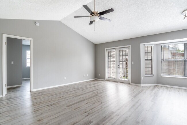 Foto del edificio - Beautiful 3 bedroom Waterford Lakes Home