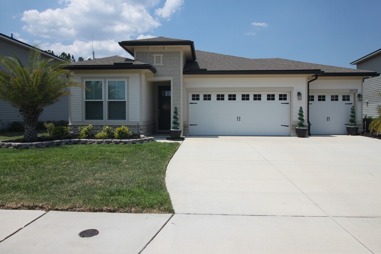 Foto principal - 1975 Amberly Dr