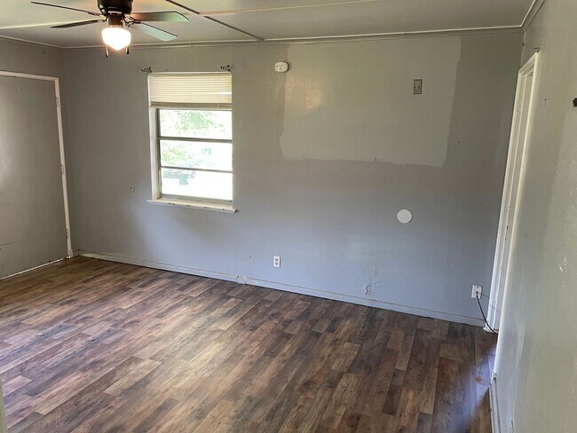 Foto del edificio - 2 Bedroom Queensborough Home