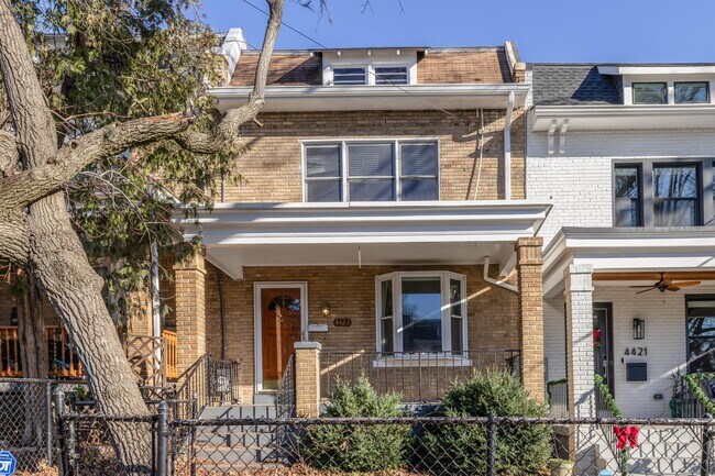 Foto del edificio - 4423 3rd St NW