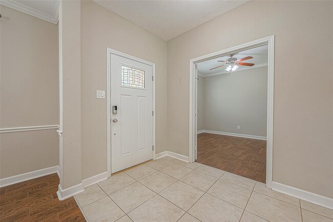 Building Photo - 1618 Savannah Dr