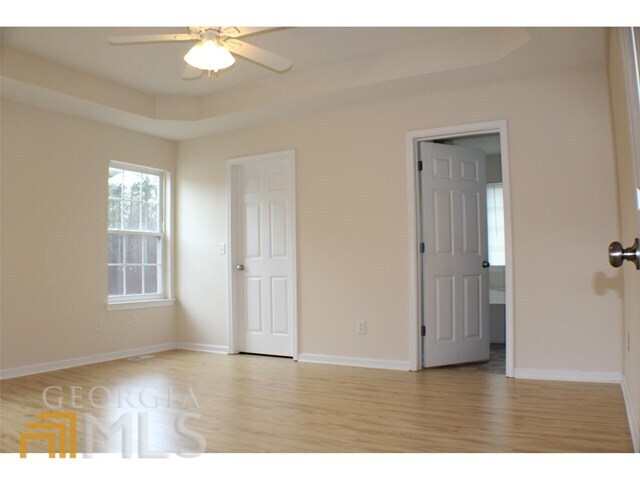 Building Photo - 610 Amberwood Dr