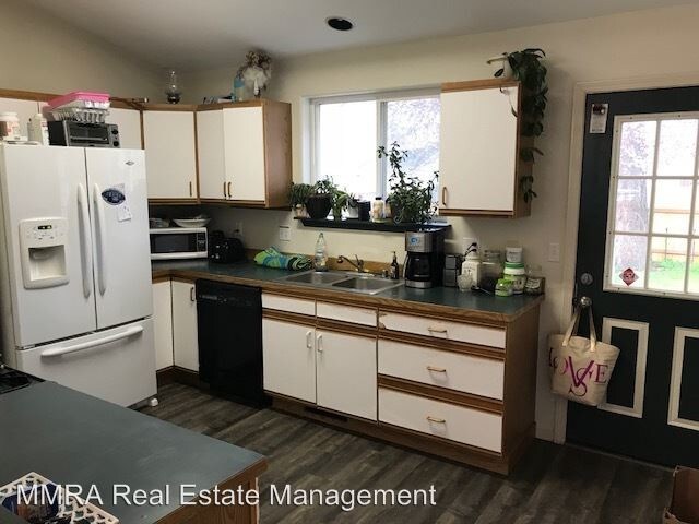 Foto del edificio - 5 br, 2 bath House - 832 BLUEBERRY LN.