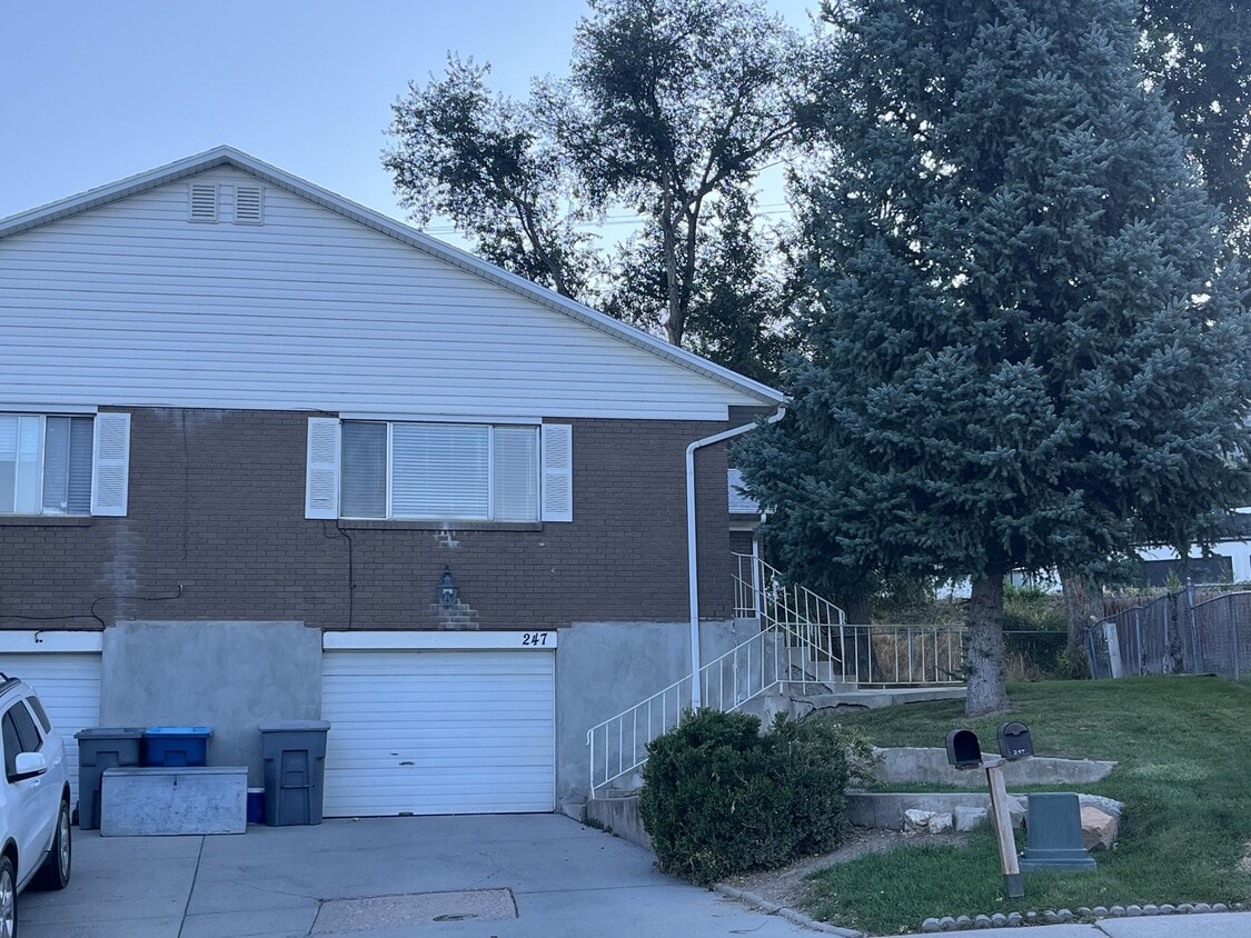 Primary Photo - 247 S Cherry Hill Dr