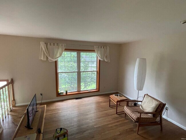 Building Photo - 3141 N Kingsley Dr