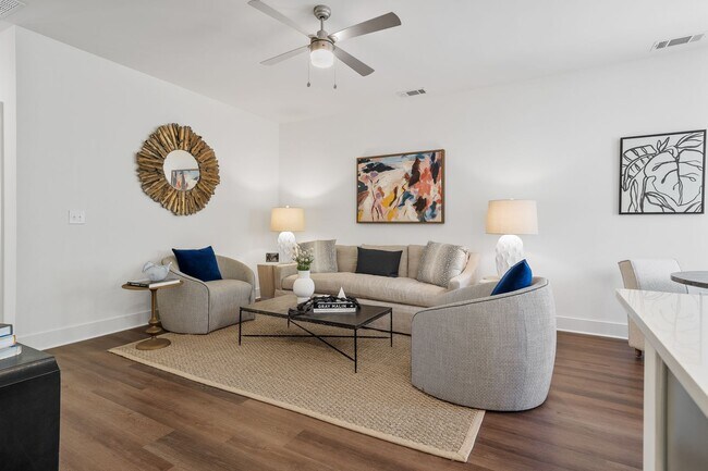 Foto del edificio - Spacious House with Elevated Amenities!