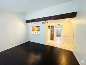 Building Photo - 1318 Bluffview Dr