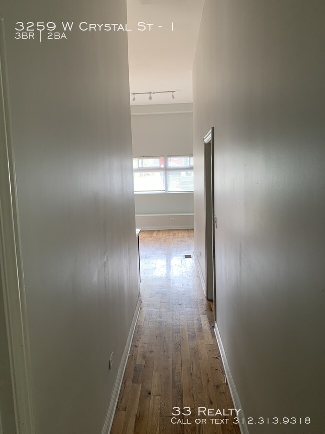 Building Photo - Updated 3 Bedroom / 2 Bathroom - NO DEPOSIT -