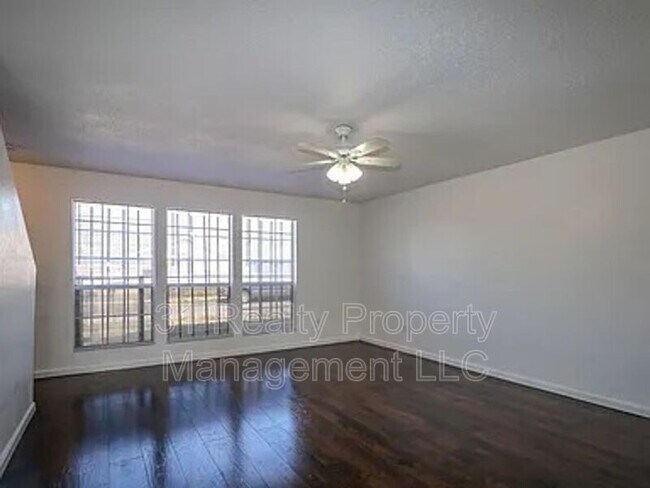 Building Photo - 3444 Pinebrook Dr