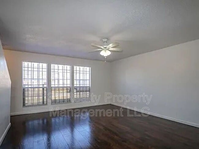 Foto del edificio - 3444 Pinebrook Dr