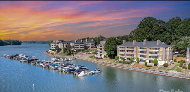 Vida frente al mar en Paradise Charlotte - 7332 Lake Front Dr