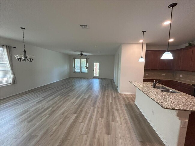 Building Photo - 307 Alamosa Dr