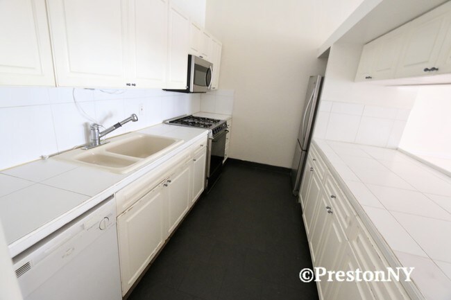 Foto del edificio - 243 W 14th St