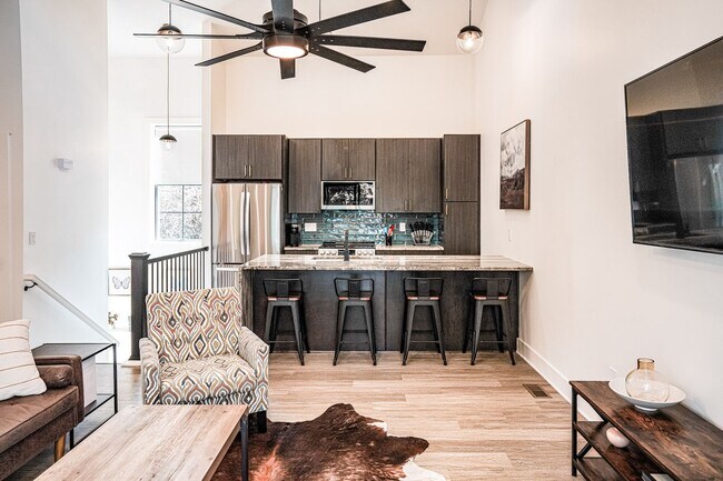 Building Photo - Modern Elegance w/ Garage Parking in Germa...