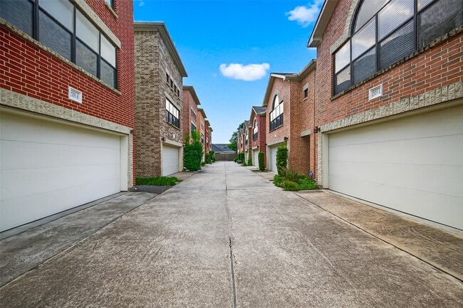 Foto del edificio - 2705 Rutland St