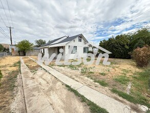 Building Photo - 701 N 20th Ave