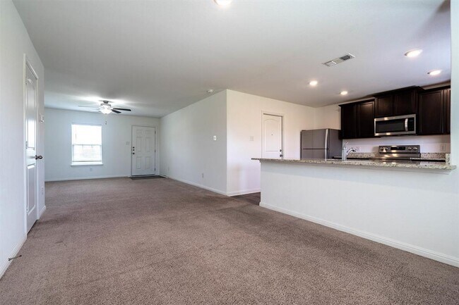 Foto del edificio - 128 Maywood Ln