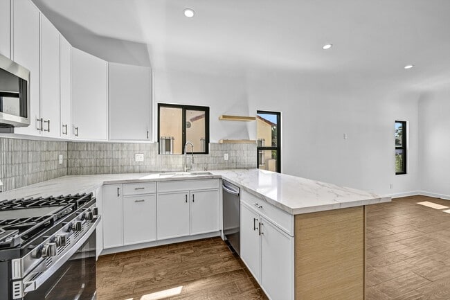 Building Photo - 618 N Vista St