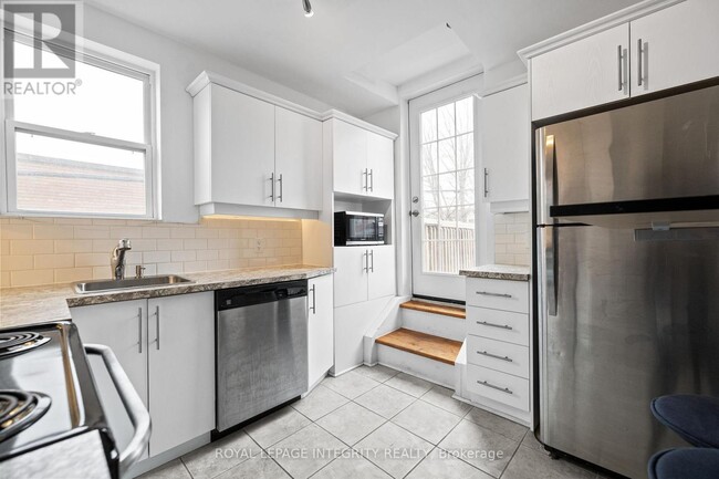 Building Photo - 172 Cobourg St