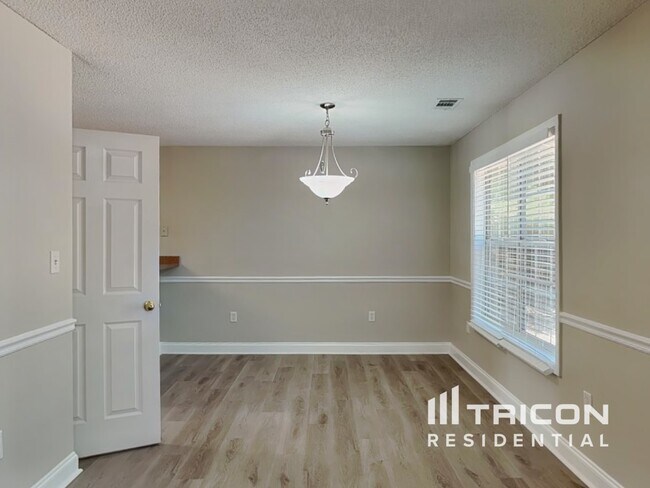 Building Photo - 260 Brook Hollow Dr