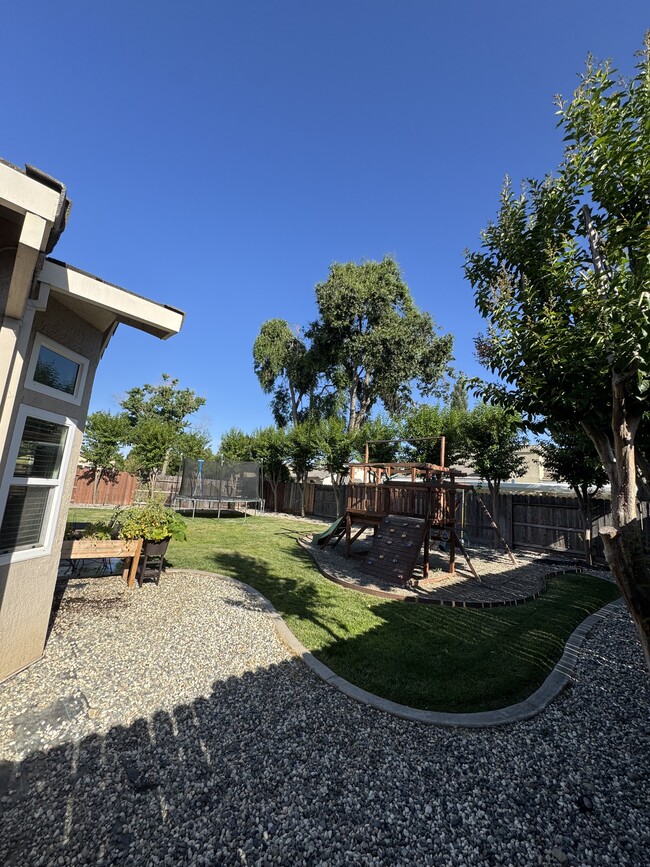 Building Photo - 981 Colson Way