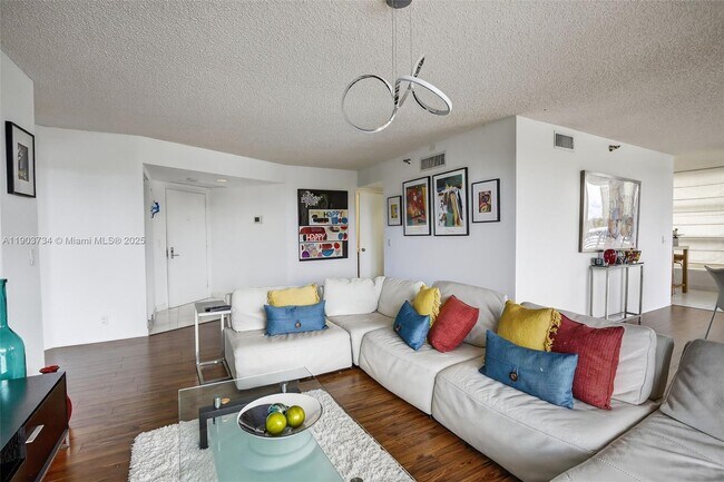 Foto del edificio - 3400 NE 192 St