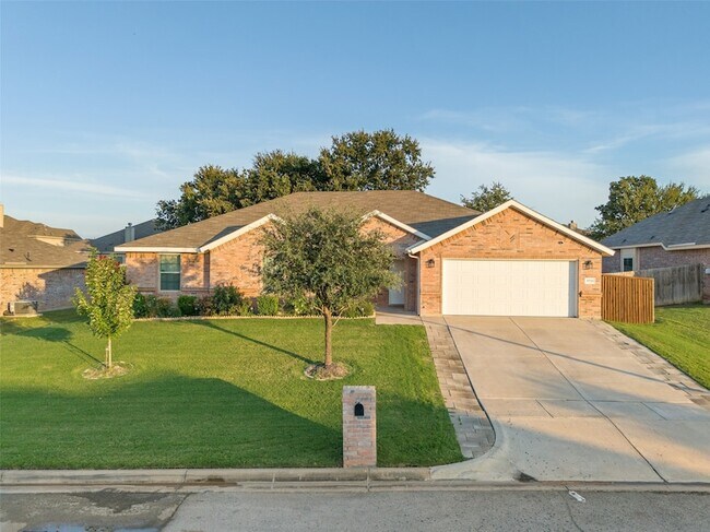 Foto del edificio - 3733 Cecelia Ln