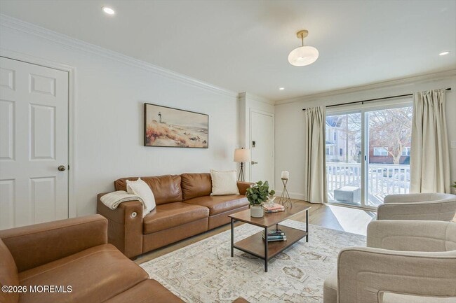 Building Photo - 212 10th Ave