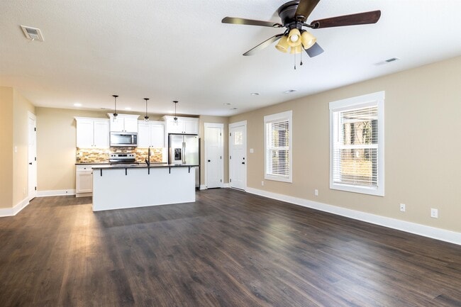 Building Photo - 814 Montvale Rd