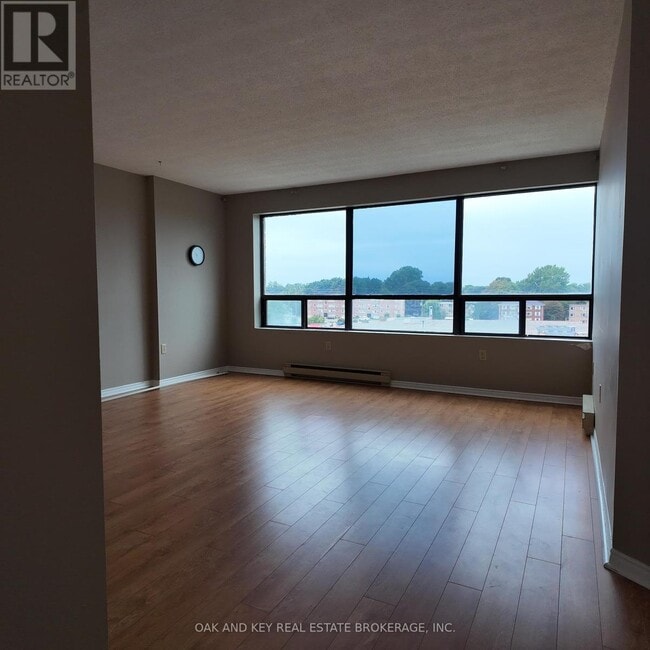 Building Photo - 650-650 Cheapside St