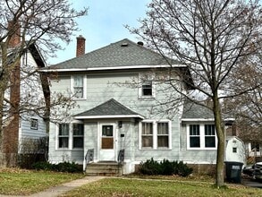Building Photo - 926 N 19th Ave E