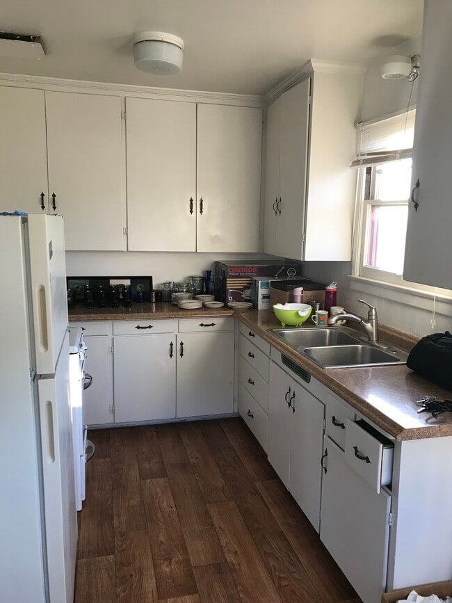 Building Photo - 560 Leff Street