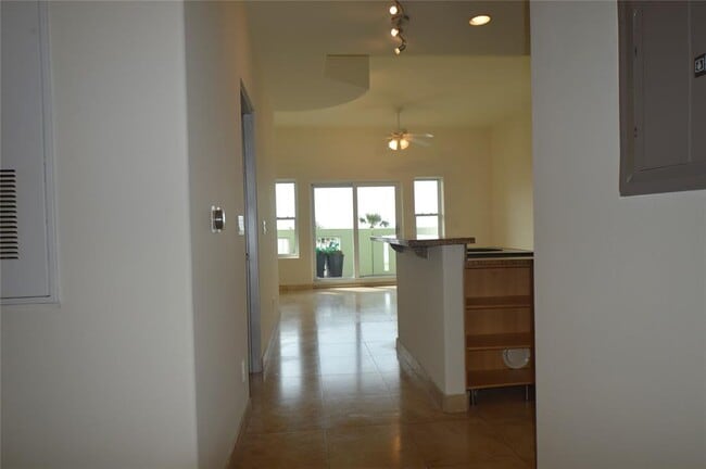 Building Photo - 9420 Seawall Blvd